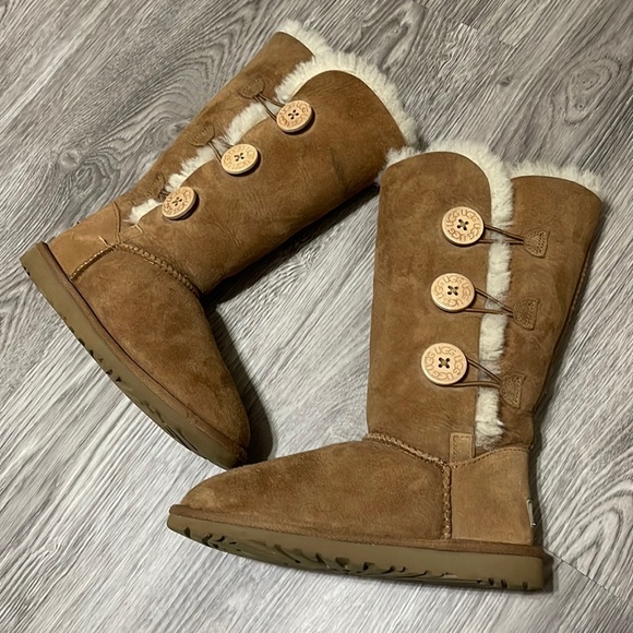 Womens UGG Bailey Button II Boots Size 5 Tan - Picture 1 of 6